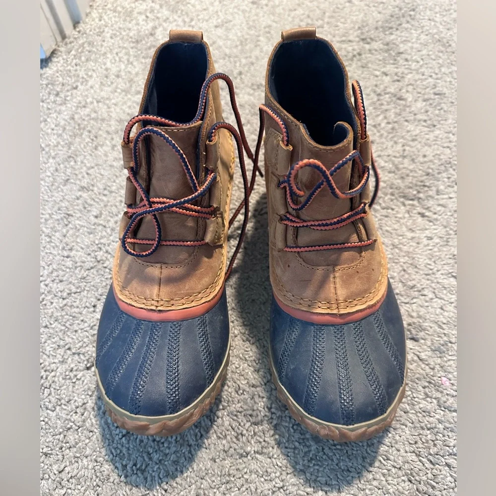 Sorel Women's Brown and Navy Winter Duck Boots